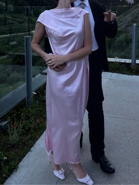 Elegant Sleeveless Maxi Dress in Light Pink